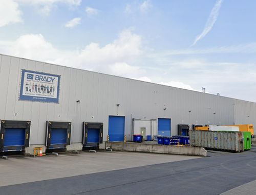                                         Bedrijfsgebouw te huur in Zele, € 9.591,67
