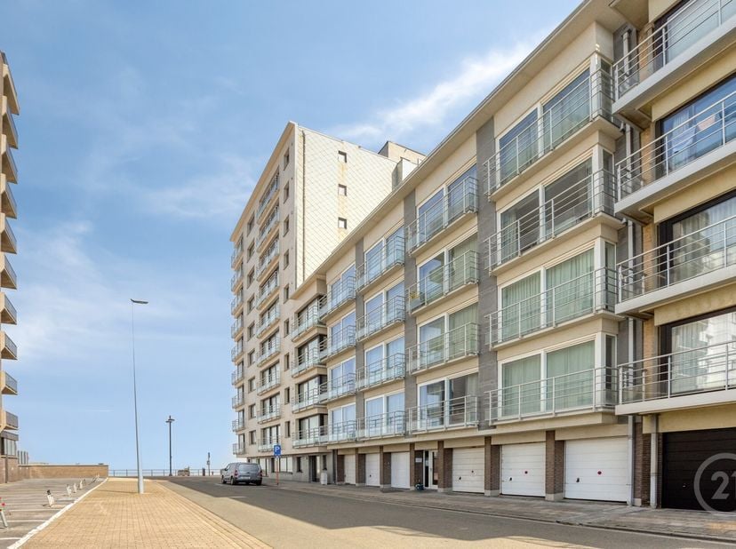 Op zoek naar een verzorgd appartement aan de kust? Dit smaakvol ingerichte appartement geniet van een zijdelings zeezicht en bevindt zich op een uitst