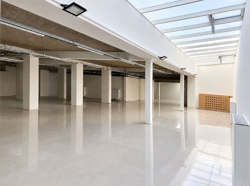 Bien professionnel à vendre à Italiëlei 17,
                    2000 Antwerpen