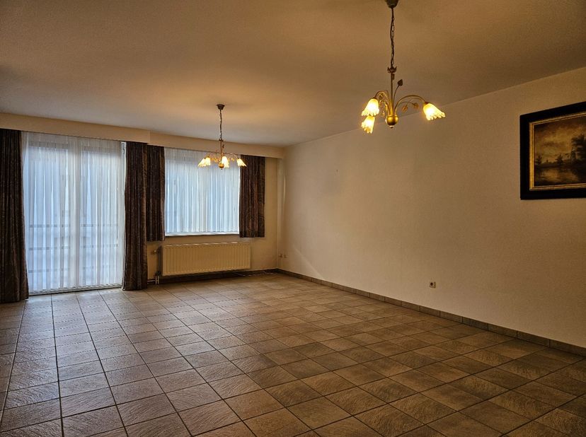 Appartement à louer
                    à 2400 Mol