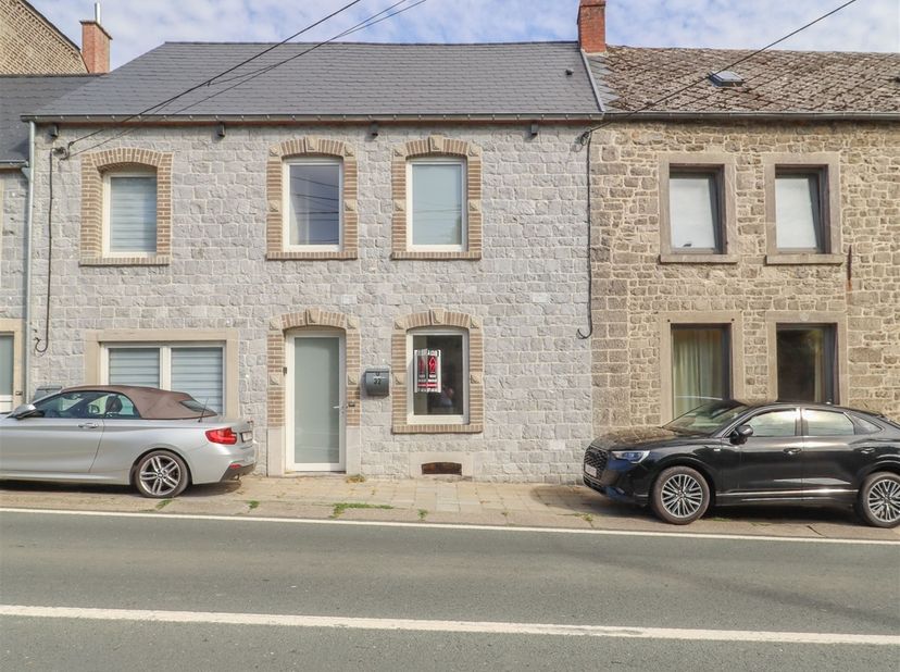 Charmante petite maison entièrement rénovée et située à Ermeton-sur-Biert. <br />
<br />
Celle-ci se compose d’un séjour ouvert sur la cuisine équip