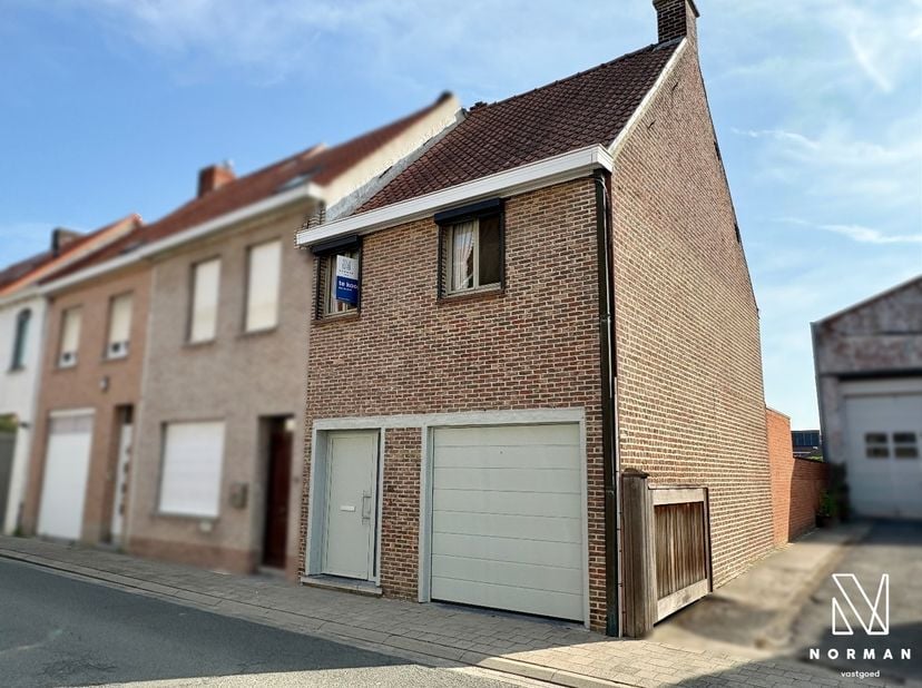Welkom in deze gezellige gezinswoning met 4 slaapkamers, garage én tuin, gelegen op een centrale ligging in het hart van Kuurne!<br />
<br />
Bij het