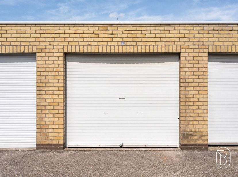 Garage à vendre à Ardooisesteenweg 165,
                    8800 Roeselare