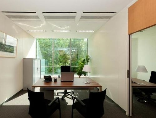                                         Bureaux à louer à Anderlecht, € 2.082
