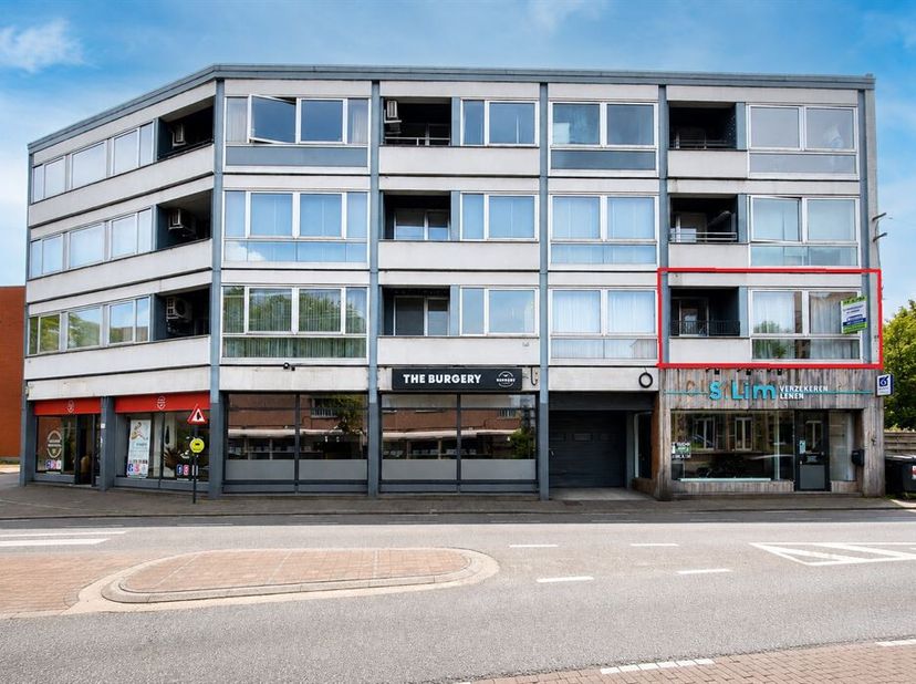 Instapklaar appartement met 3 slaapkamers, balkon en autostaanplaats in hartje Genk<br />
Bent u op zoek naar een ruim appartement in het centrum van