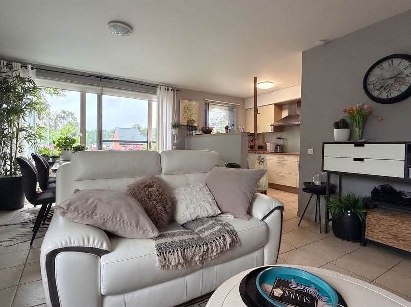 Wil jij een eigen pand om een mooie, veilige thuis te creëren? Of zoek je een investering om te verhuren? Dit charmante hoek-appartement van 64 m², ge