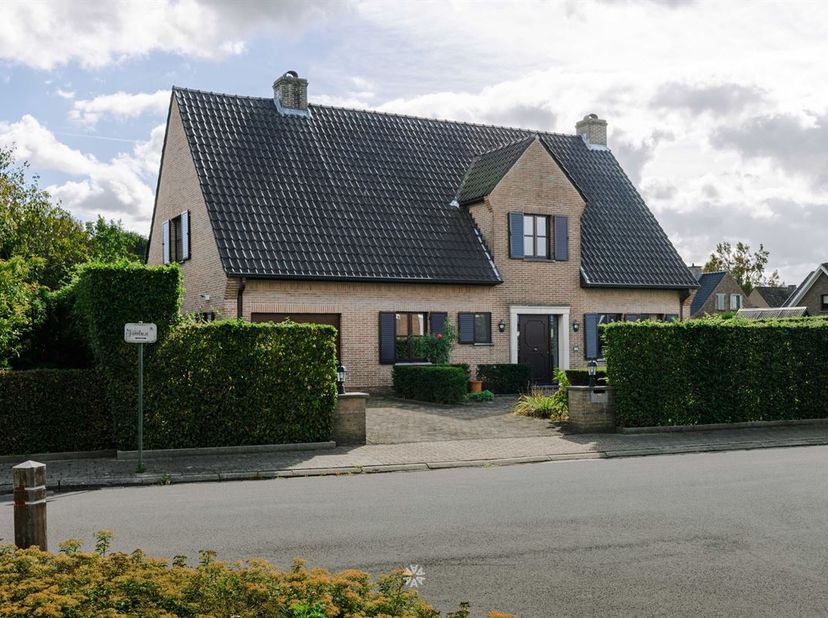 Huis te koop in Opperije 83,
                    9700 Ename
