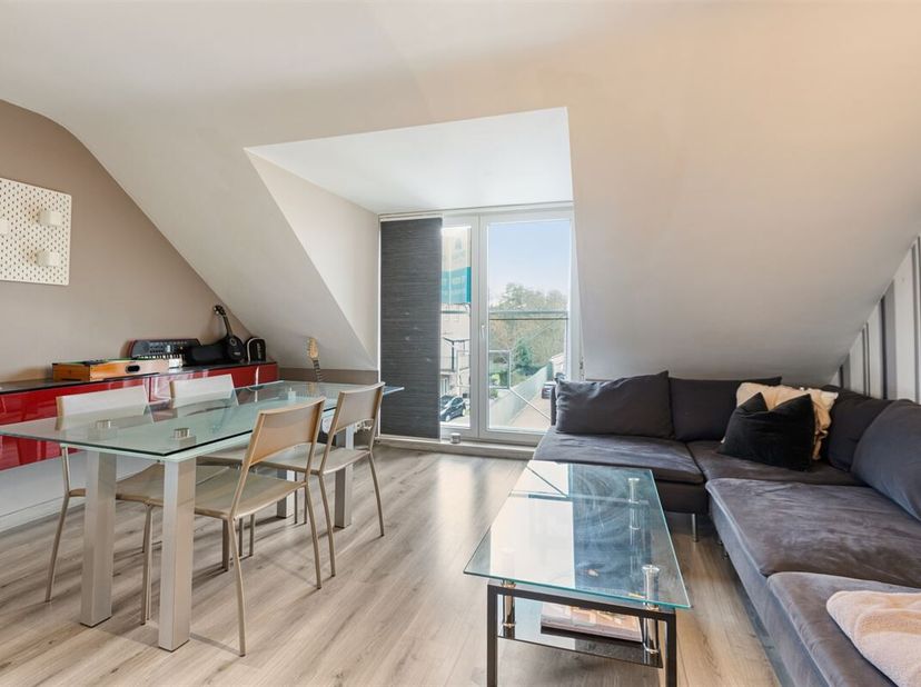Vraag uw bezoek aan via info@optimusvastgoed.be!<br />
TE HUUR: Appartement met 1 slaapkamer te Houthalen-Helchteren! <br />
Dit instapklaar apparteme