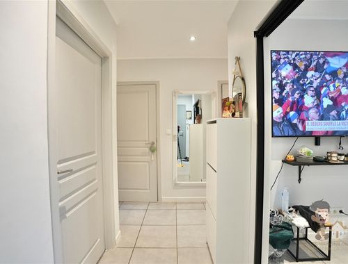                                         Appartement à vendre à Châtelet, € 130.000

