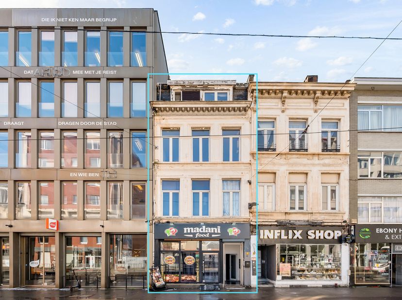 Vergunde opbrengsteigendom met sterke investeringswaarde, gelegen op een uiterst commerciële toplocatie in de Carnotstraat, tussen Antwerpen-Centraal