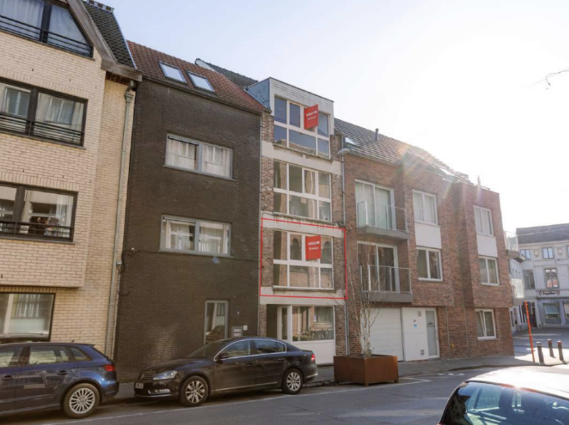 Een bezoekmoment aanvragen kan via onze website: https://vicusvastgoed.be/nl/te-huur .<br />
Ga naar het respectievelijke pand en klik op ‘bezoek aanv