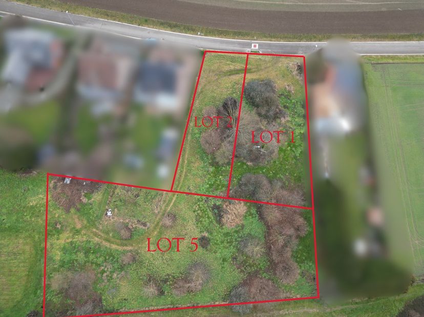 We vinden deze knappe bouwgrond voor open bebouwing terug in Bautershoven. De grond is gelegen op een zeer gunstige locatie op een boogscheut van het