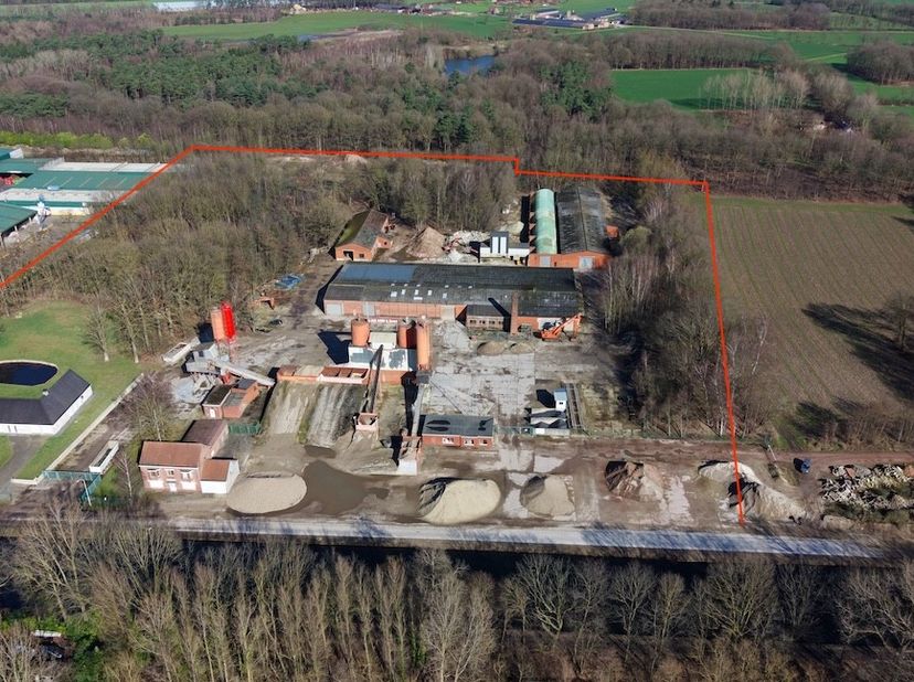 Bedrijfsvastgoed over te nemen in Steenbakkersdam 48,
                    2340 Beerse