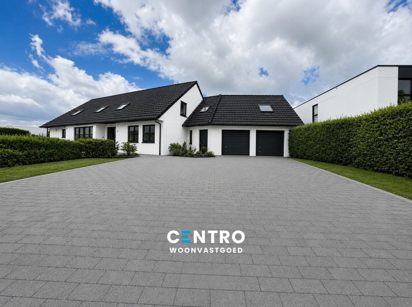 Bezoekmoment op zaterdagvoormiddag OP AFSPRAAK.<br />
<br />
Voorheen kantoor met woonfunctie, op heden tweegezinswoning : huisnummers 340(a), 2 inkom