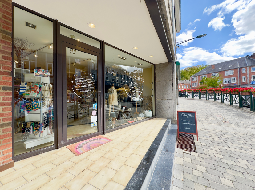 Bedrijfsvastgoed te koop in Avenue de Forest 1,
                    5580 Rochefort