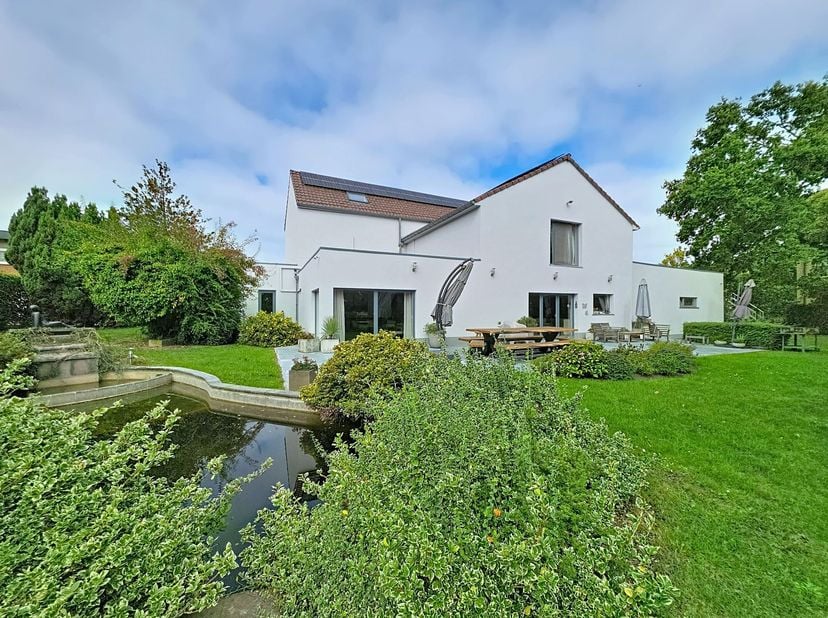 Huis te koop in ,
                    7181 Familleureux