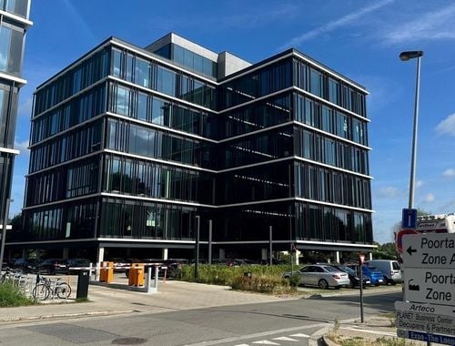                                        Bureaux à louer à Sint-Denijs-Westrem, € 6.710
