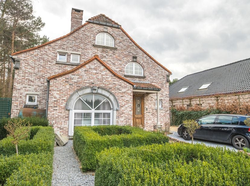 Mooie villa rustig en groen gelegen te Opglabbeek! Deze villa kan u terugvinden aan de Fazantenstraat 17 te Opglabbeek in een rustige woonomgeving. De