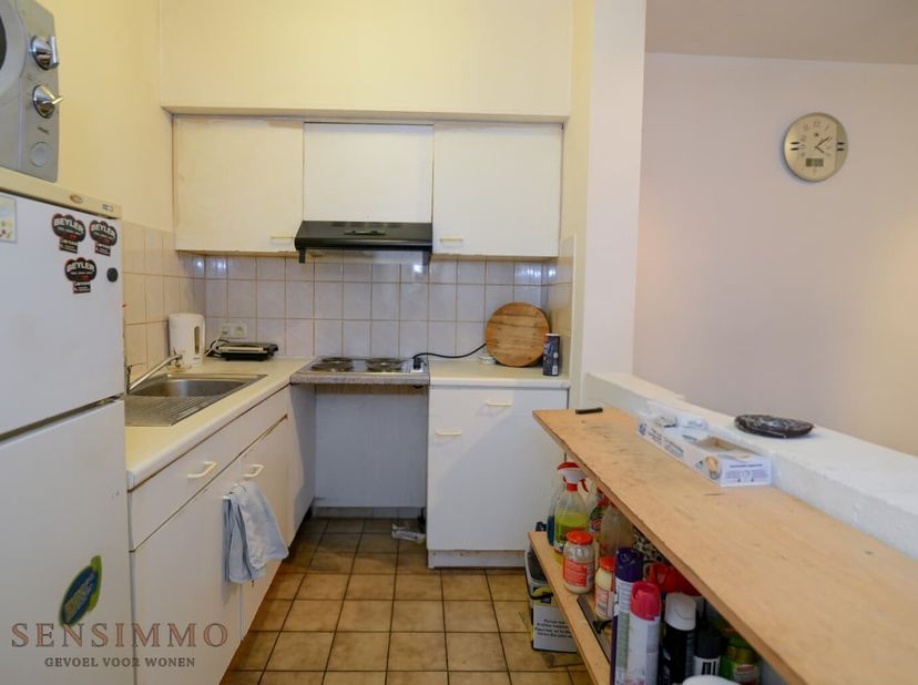 Dit appartement, gelegen naast het schitterende natuurreservaat Hengelhoef, biedt een perfecte combinatie van rust en uitstekende bereikbaarheid. Stra