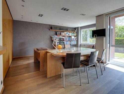                                         Bureaux avec habitation à vendre à Pecq, € 450.000
