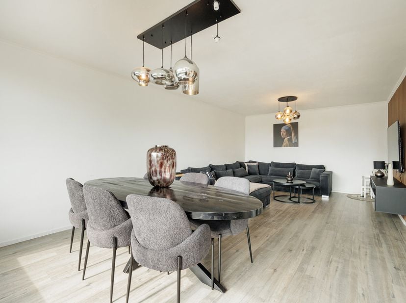 GOED ONDERHOUDEN EN INSTAPKLAAR APPARTEMENT MET TWEE SLAAPKAMERS, B-LABEL, CONFORME ELEKTRICITEIT EN APARTE GARAGE OP GEWILLIGE LOCATIE TE REKEM (LANA