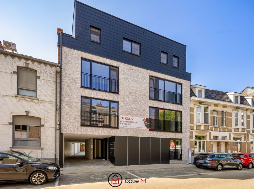 Welkom in het bruisende centrum van Hasselt, waar comfort, stijl en duurzaamheid samenkomen in een gloednieuw woonproject. Ideaal gelegen, op wandelaf