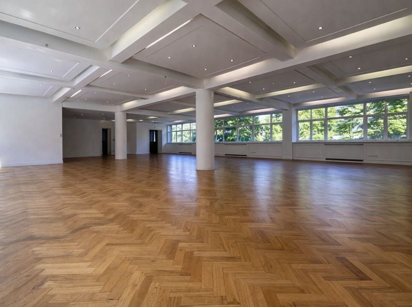 Dit prestigieuze gebouw bevindt zich op slechts 100 meter van het bruisende Eilandje. De bereikbaarheid is uitstekend via de E19 (afritten Borgerhout
