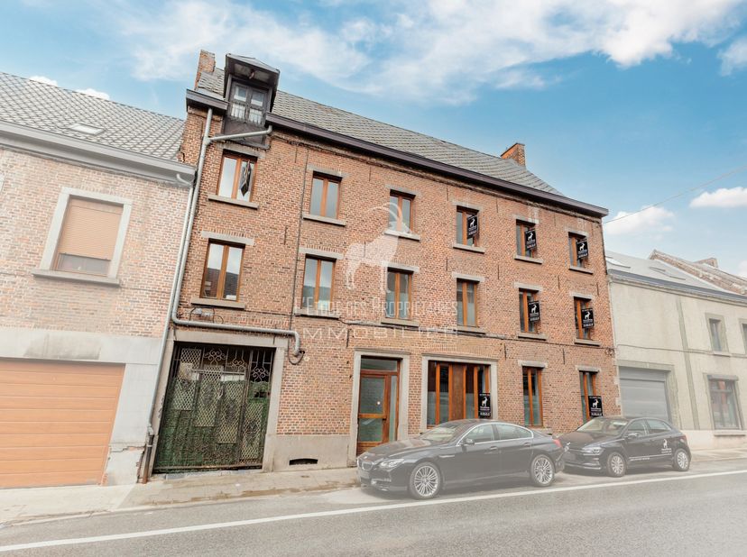 Référence Agence: V7170-513<br />
*** Visite virtuelle : https://envisite.net/vtour/fr/dgucio/frame<br />
IMMEUBLE DE RAPPORT de 6 logements + 3 empla