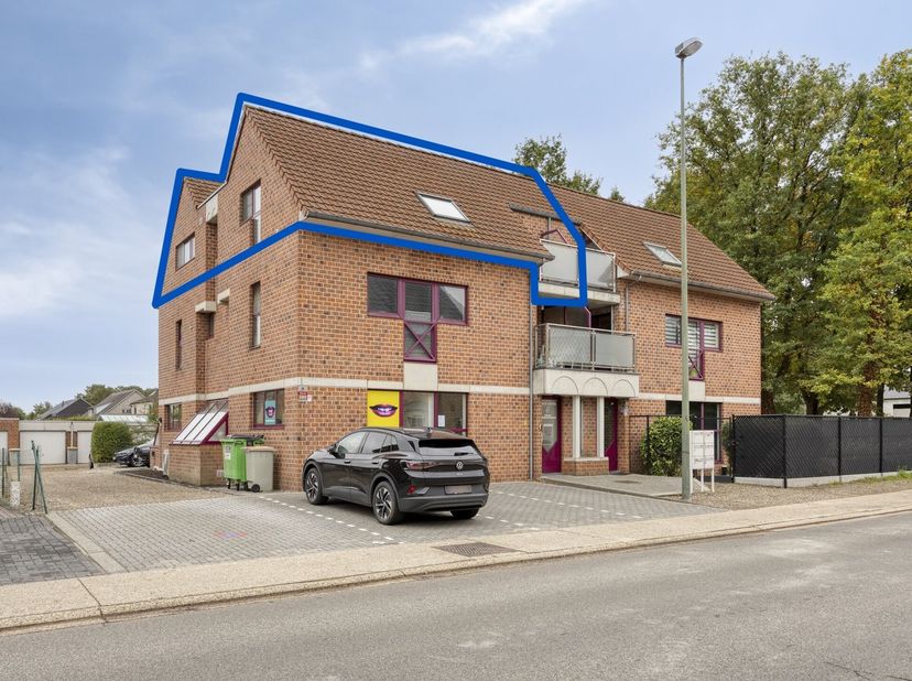 Ontdek dit instapklare appartement op een aangename en strategische locatie op de Oude Baan in Maasmechelen. Dankzij de huidige lange termijnverhuring