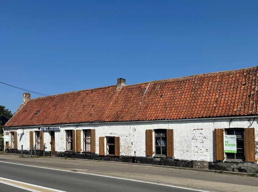 Herberg "Ter Waerebrug", vroeger "Schippershuis", 18de-eeuwse herberg langs de Waerevaart is te koop. <br />
<br />
Er is een mogelijkheid tot het omb