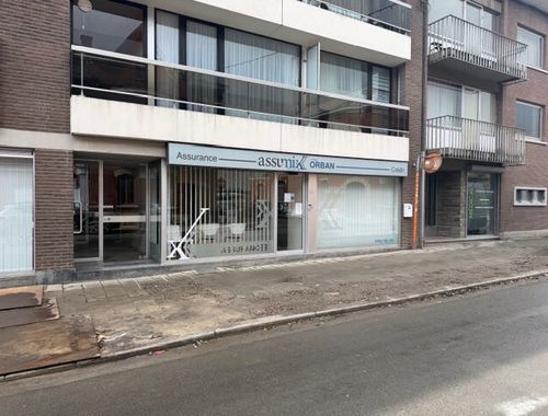                                         Bureaux à louer à Amay, € 900
