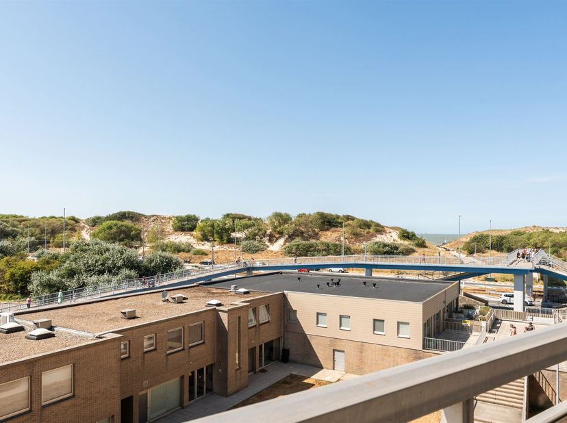 Uitzonderlijke ligging in Residentie Astrid centraal én aan zee!<br />
Op zoek naar een lichtrijk appartement met open uitzichten langs beide zijden,