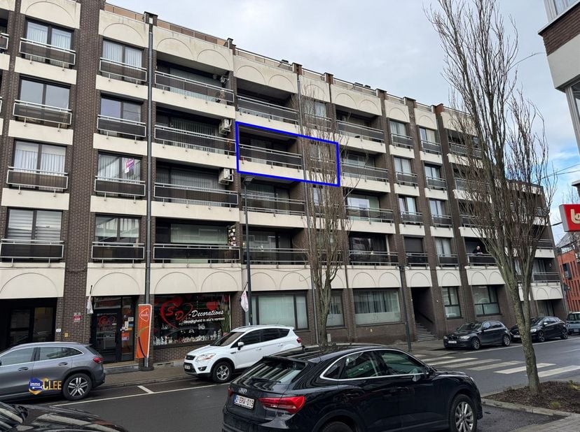 Découvrez cet appartement spacieux situé au troisième étage d'un immeuble bien entretenu avec ascenseur.<br />
<br />
Grâce à son excellent emplacem