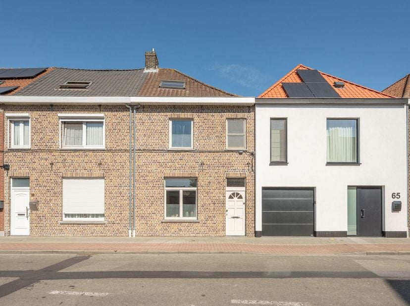Gezellige stadswoning met 3 slaapkamers te Sint-Michiels.&amp;nbsp;Dankzij de gunstige ligging op een boogscheut van het centrum van Sint-Michiels geniet