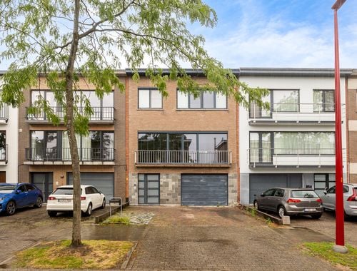                                         Bel-étage à vendre à Lint, € 465.000
