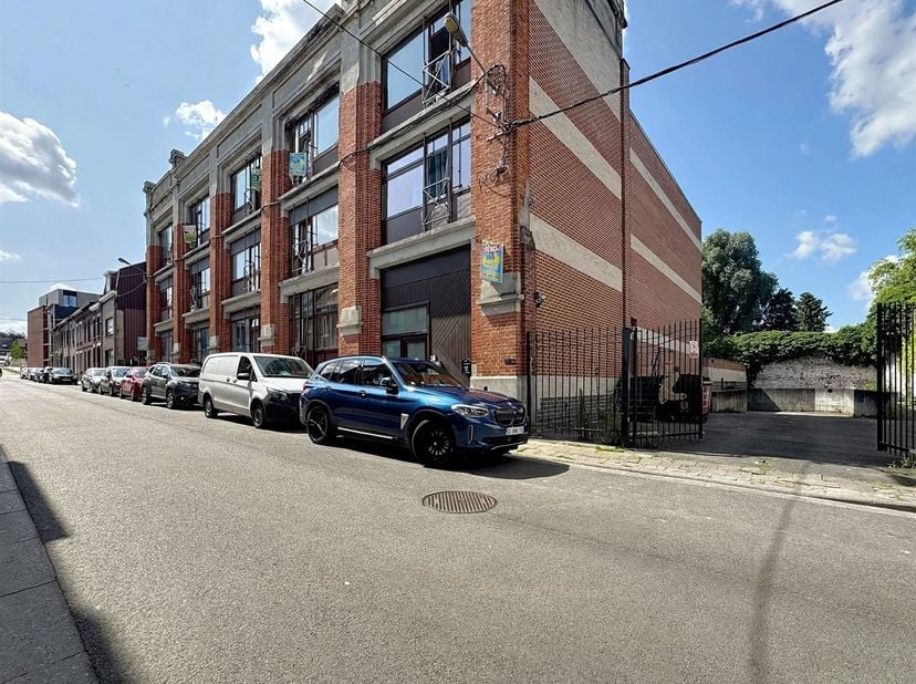 Garage te koop in rue des fabricants 12,
                    7700 Moeskroen