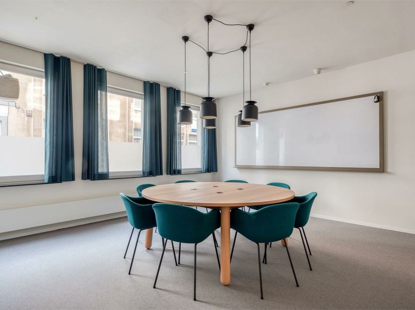 Boek een serviced office voor vier personen, dan regelen wij de rest.Maak deel uit van de levendige community van internationale ondernemers bij Tour