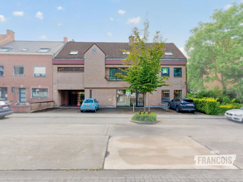 Huis te koop in Deken Camerlyncklaan 36,
                    8500 Kortrijk