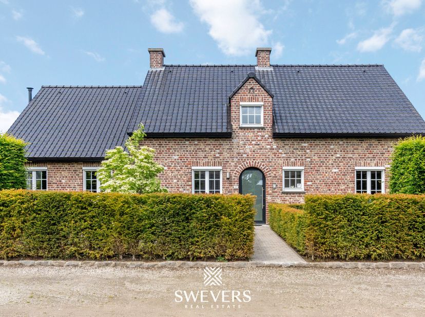 Voor meer info en fotos, surf naar www.swevers.be  Deze instapklare villa aan de Zelkstraat 11 in Halen biedt maar liefst 296 m² bewoonbare oppervlakt