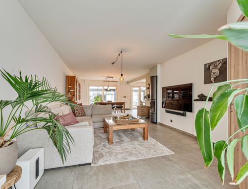                                         Maison à vendre à Heule, € 369.000
