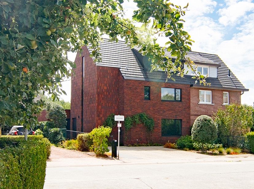 High-end, totaal gerenoveerde, ruime en energiezuinige woning met doordachte indeling op een TOP-locatie in Hasselt<br />
<br />
Troeven :&amp;nbsp;<br />