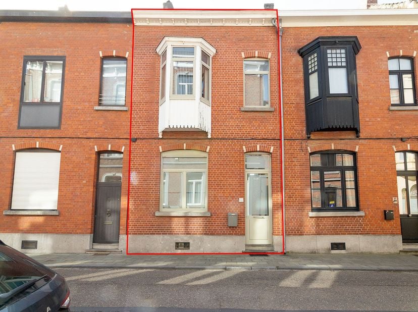 MAISON BIEN SITUEE<br />
<br />
Cette maison bien située bénéficie d'une excellente accessibilité et se trouve à proximité immédiate de toutes les com