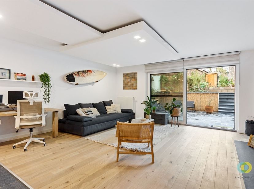 **SOUS-OPTION**  Découvrez ce luxueux appartement de plain-pied, situé dans un cadre unique près du parc Josaphat proche de la commission européenne,