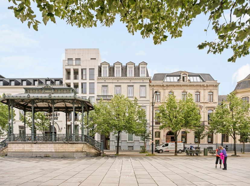 Gelegen op een absolute toplocatie aan de Kouter in Gent bevindt zich deze uitzonderlijke, volledig gerenoveerde kantoorruimte, aangeboden via een ter