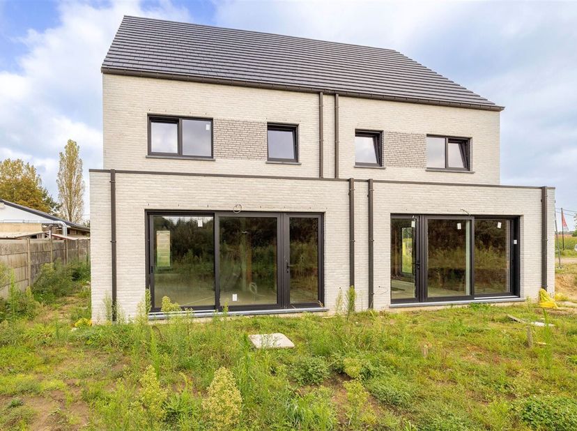 Prachtig woonproject met carport en tuinberging = 6 % BTW mogelijk onder voorwaarden<br />
Deze nieuwbouwwoningen zijn gelegen op een gunstige locatie