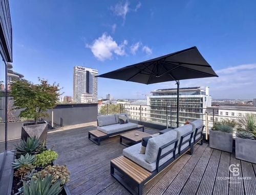                                         Penthouse te huur in Elsene, € 2.250
