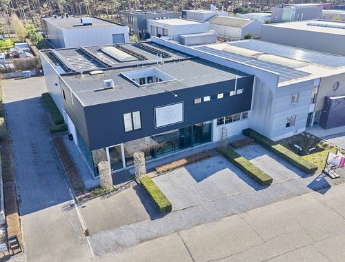                                         Bedrijfsgebouw te koop in Zonhoven, € 945.000
