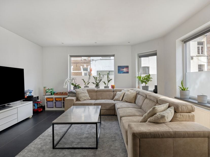 Deze gerenoveerde stadswoning bevindt zich op een absolute toplocatie aan de Goetsbloetsstraat 19, op wandelafstand van het centrum. Dankzij de centra