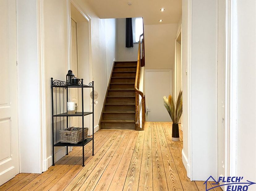 Dans la belle commune de Thimister, superbe duplex rénové en 2018. Ce bien destiné à une famille se compose comme suit : au premier, vous trouverez un