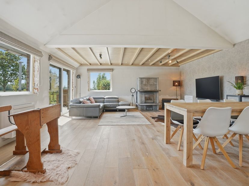 Instapklare open bebouwing met 5 slaapkamers op 1919m² te Merkem.<br />
Op een centrale ligging, met een prachtig vrij uitzicht, bevindt zich deze rui